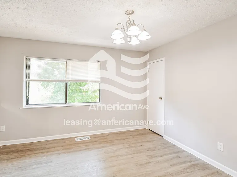 297649_004_dining_room_13796944.jpg