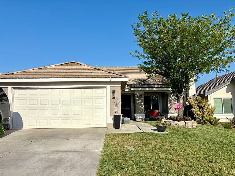 5567 Grand Prix Ct — Photo 1