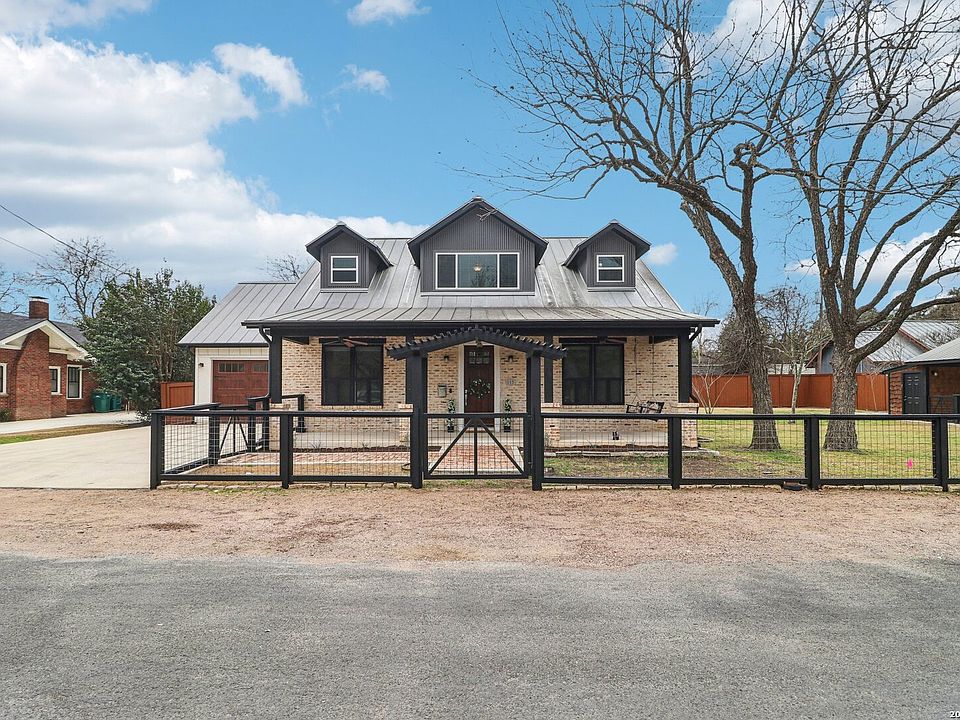 1st image of 115 & 113 E Evergreen