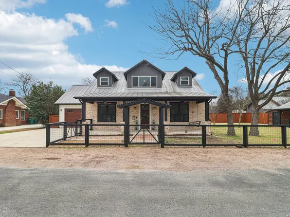 115 E Evergreen, Boerne, TX 78006