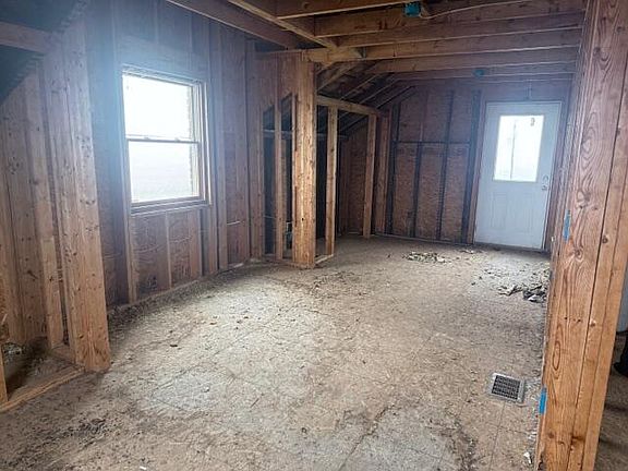 4th image of 9000 Milnes Rd