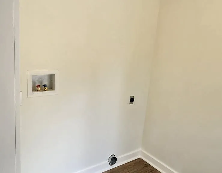 390 Archer Rd — Photo 11