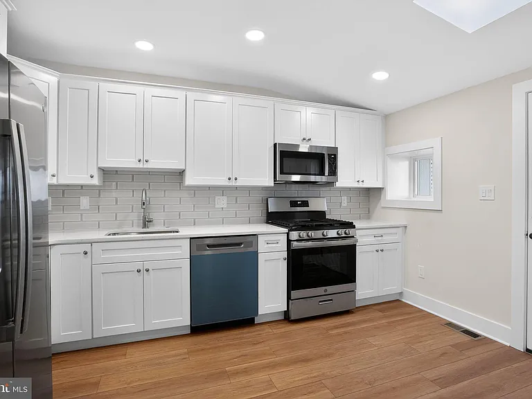 344 Grove St — Photo 11