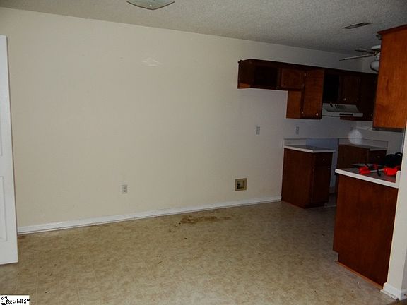4th image of 105 Creekpoint Dr