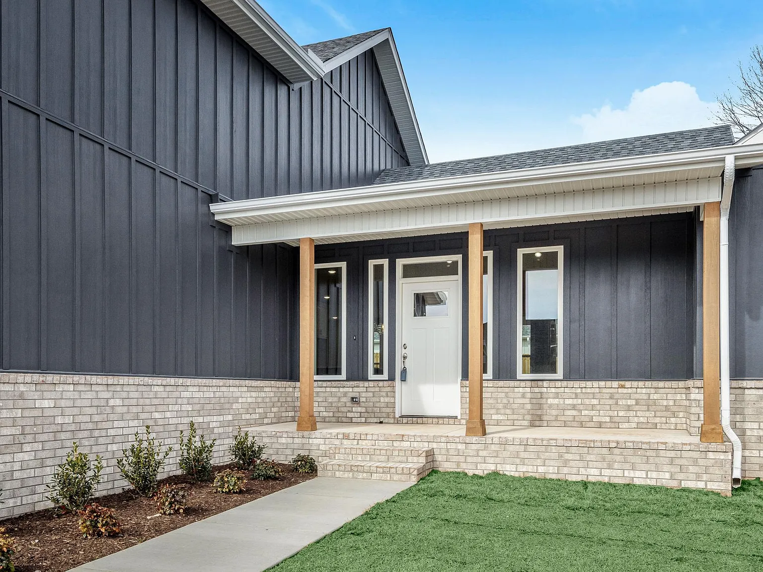 4 bed, 2895 sqft, $2,950 — Photo 3