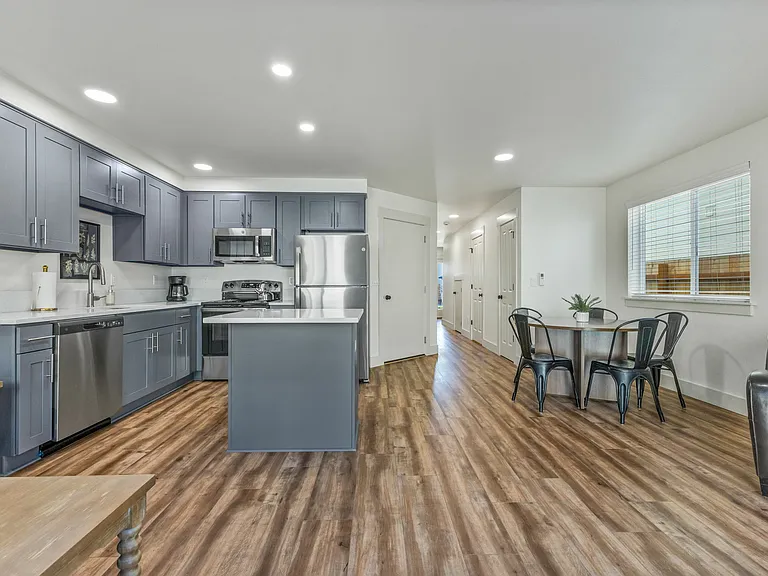 Santiam Canyon Luxury Townhomes — Photo 4