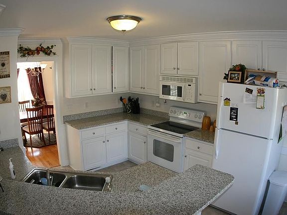 2nd image of 806 Ashley Meadows Dr