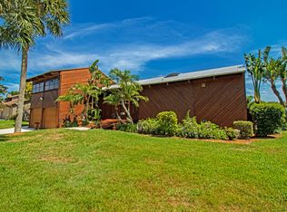 9354 SE Kingsley St, Hobe Sound, FL 33455