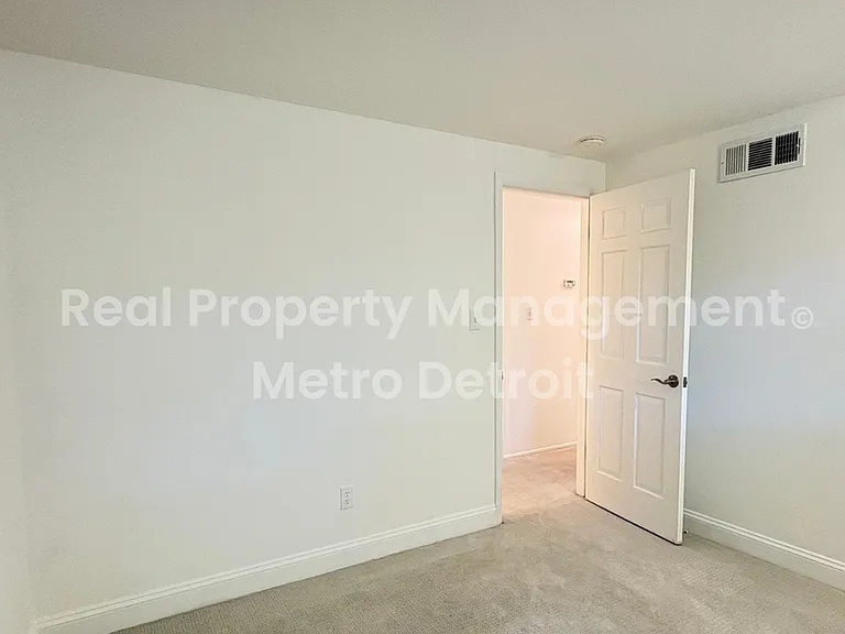 3028 Caswell Dr — Photo 26