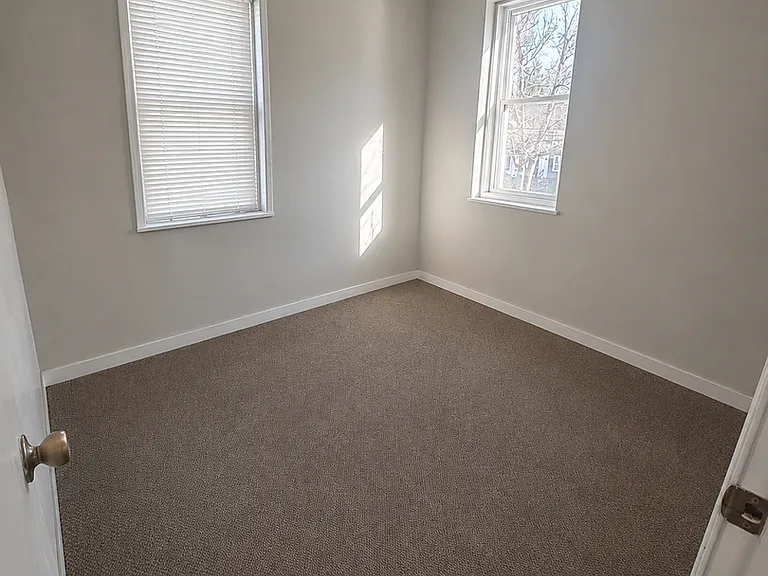1017 1/2 Vine St — Photo 10