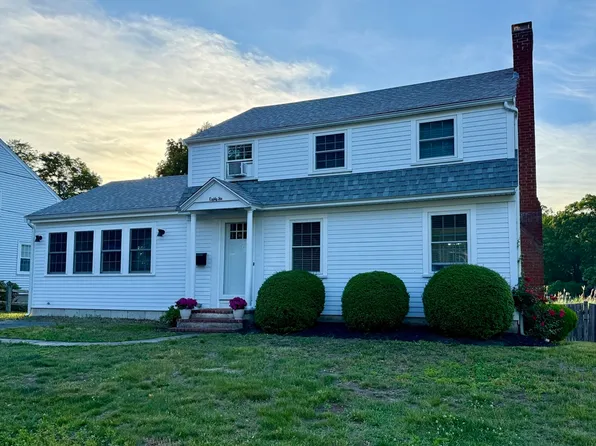 86 Abigail Adams Cir, Weymouth, MA 02191