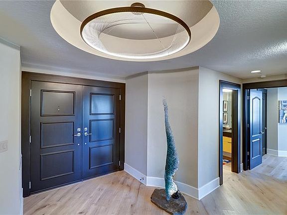 5th image of 100 Beach Dr NE Unit 601