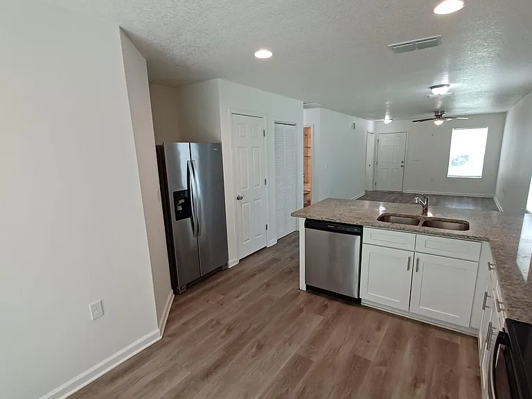 618 Hannah St — Photo 6