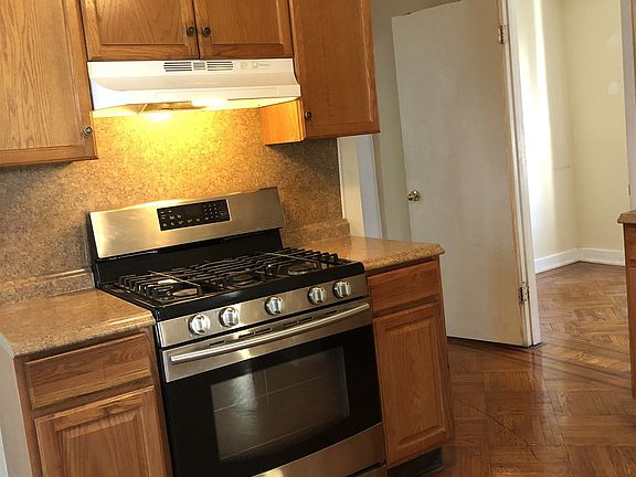 2nd image of 514 Morris St #1