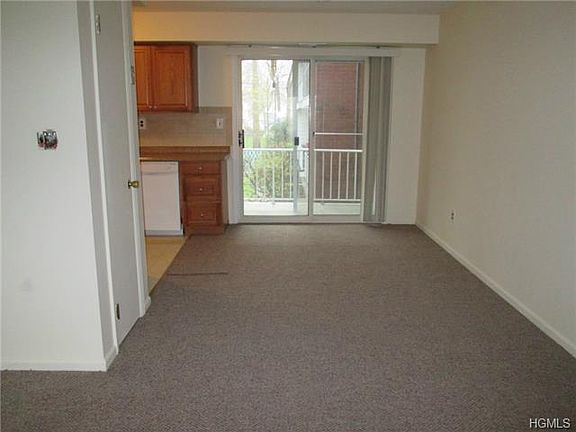 3rd image of 13 Essex Ln APT 2A