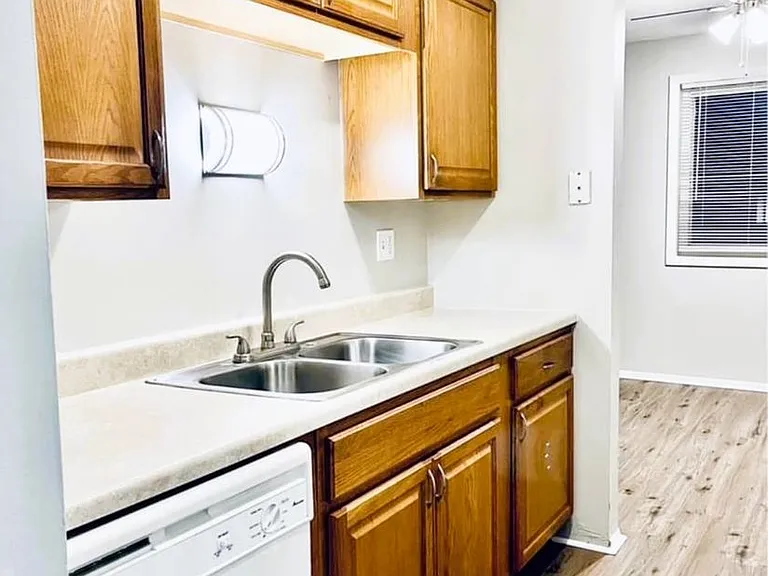 918 Heritage Ct #102 — Photo 5