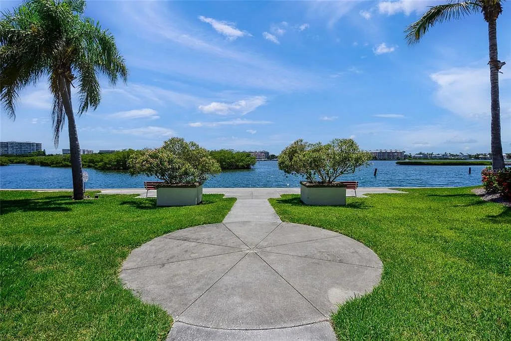 2 bed, 2.0 bath, 1155 sqft, $2,295 — Photo 2