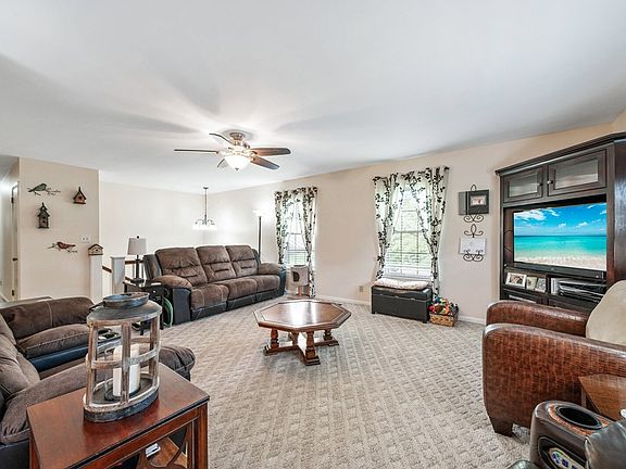 3rd image of 519 Burton Ln
