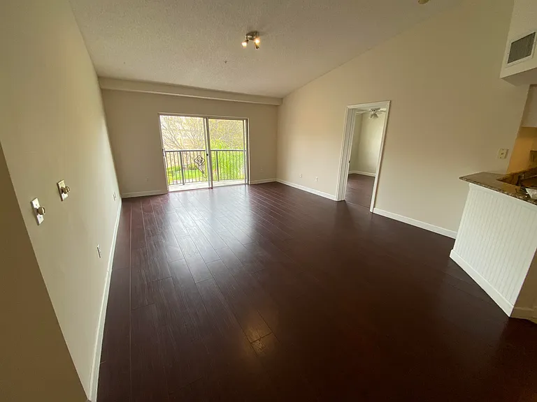 1100 Crestwood Ct S #1117 — Photo 3