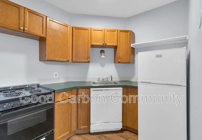 131 Allen St #2 — Photo 6