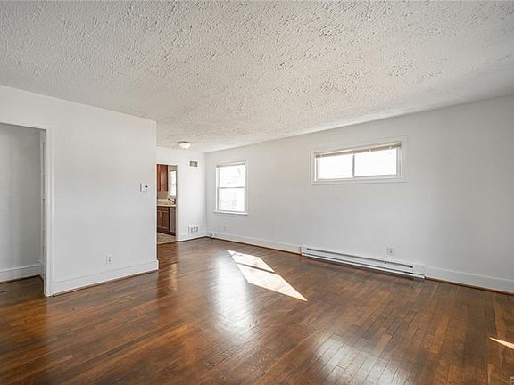 2nd image of 231 N Ivy Ave