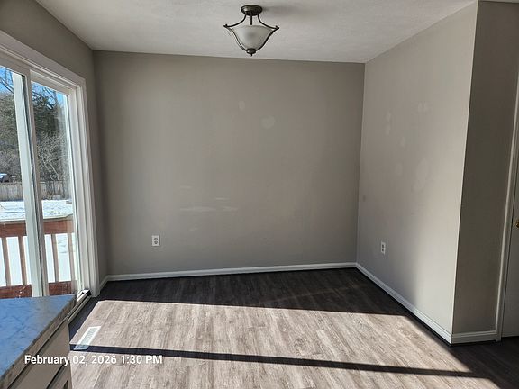 3rd image of 1329 Robinhood Ln