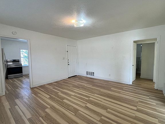 5th image of 212 W Vardeman Ave #0