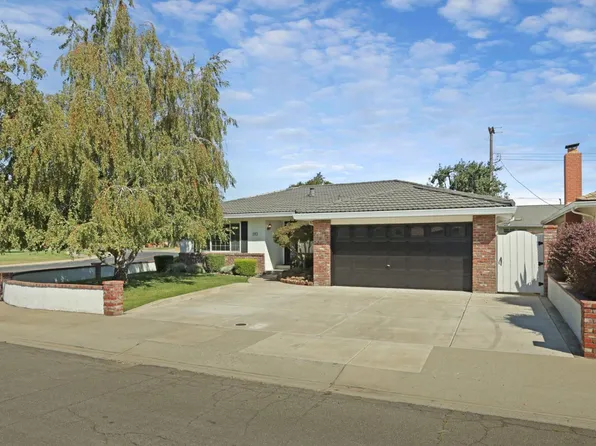 2145 W Pine St, Lodi, CA 95242