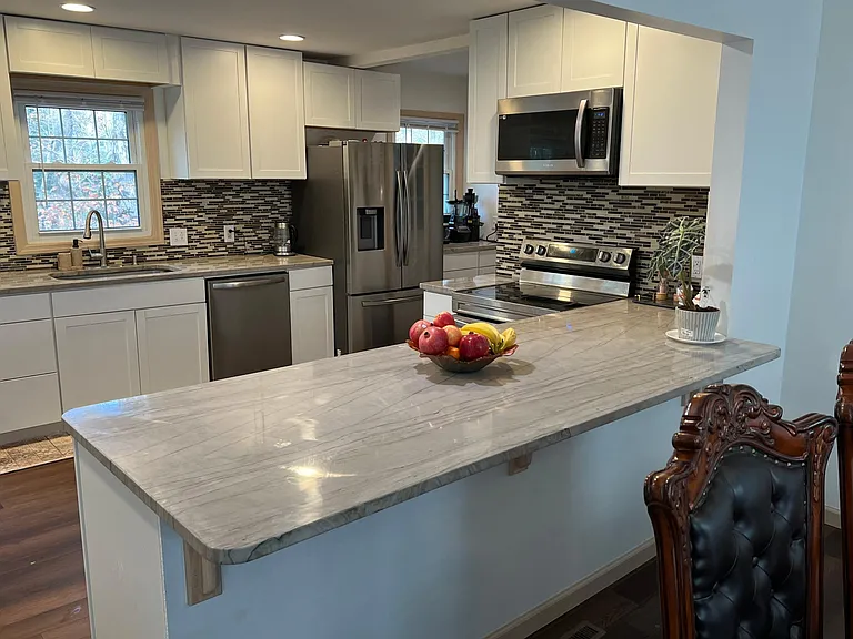107 Brookwood Dr — Photo 2