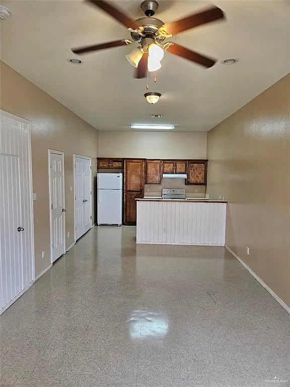2 bed, 1.5 bath, 2176 sqft, $815 — Photo 3