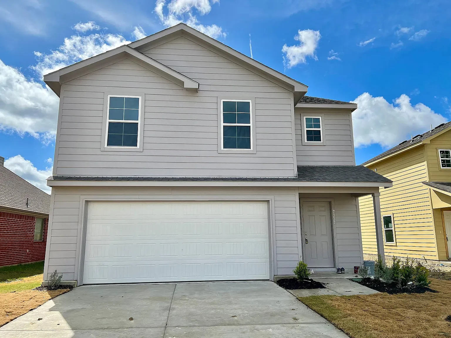 4 bed, 2.5 bath, 2002 sqft, $2,100 — Photo 1