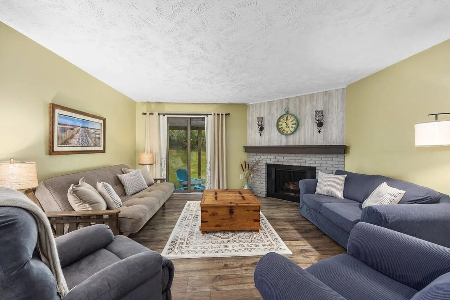 5 bed, 2.0 bath, 893 sqft, $3,024 — Photo 1
