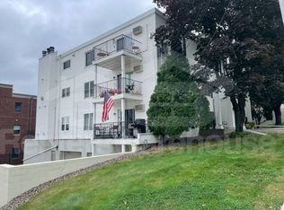 301 3rd St S APT 102, Stillwater, MN 55082