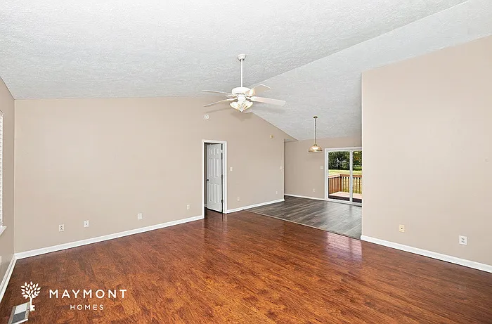 3 bed, 2.0 bath, 1287 sqft, $1,745 — Photo 4