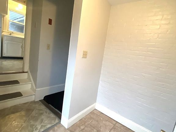 5th image of 16 Maple St