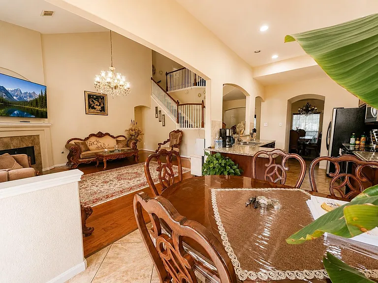 25203 Bright Hollow Ln — Photo 6