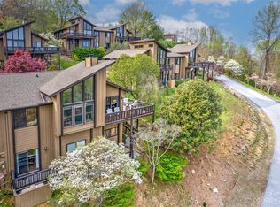 112 Woodbridge Dr, Laurel Park, NC 28739