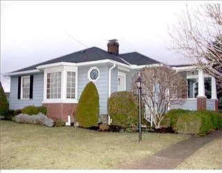 439 Graham St photo 1