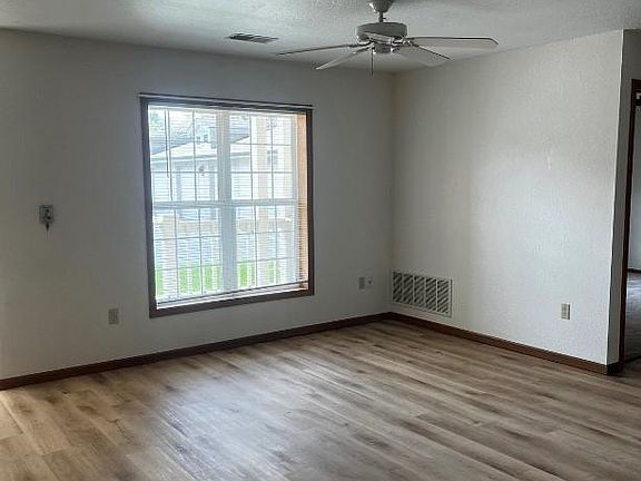 3rd image of 438 N Mill St