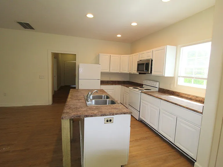 301 W Market St — Photo 17