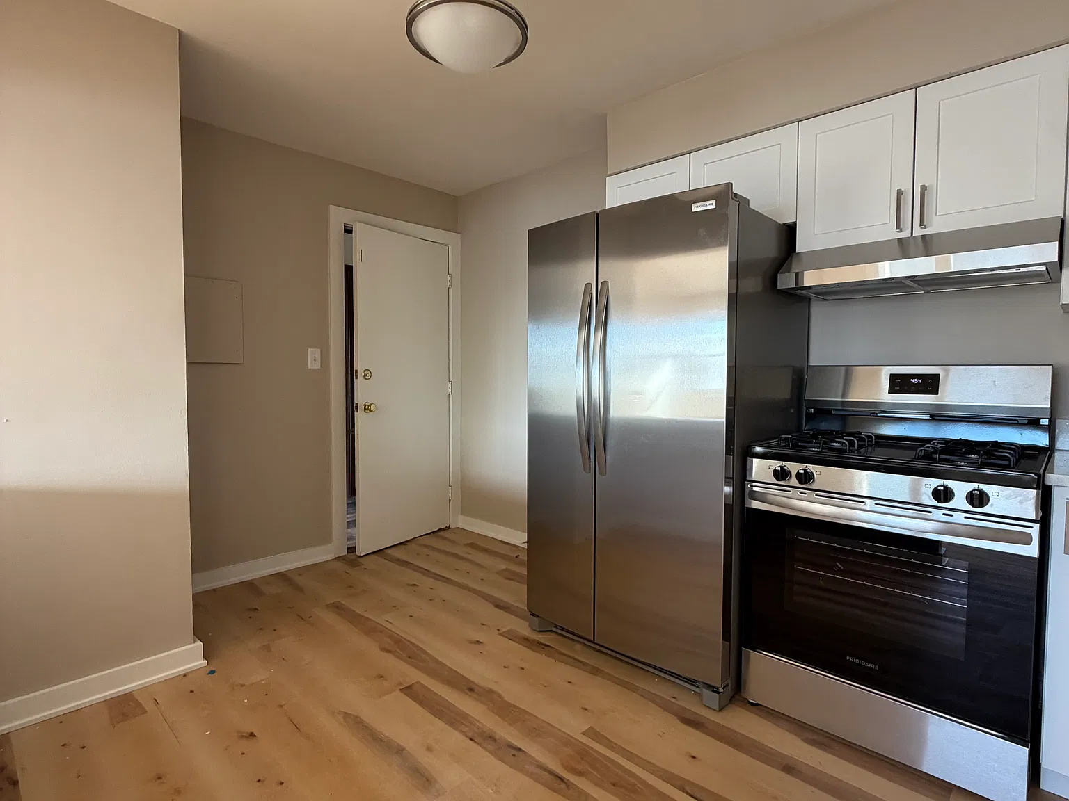 2 bed, 850 sqft, $1,575 — Photo 3