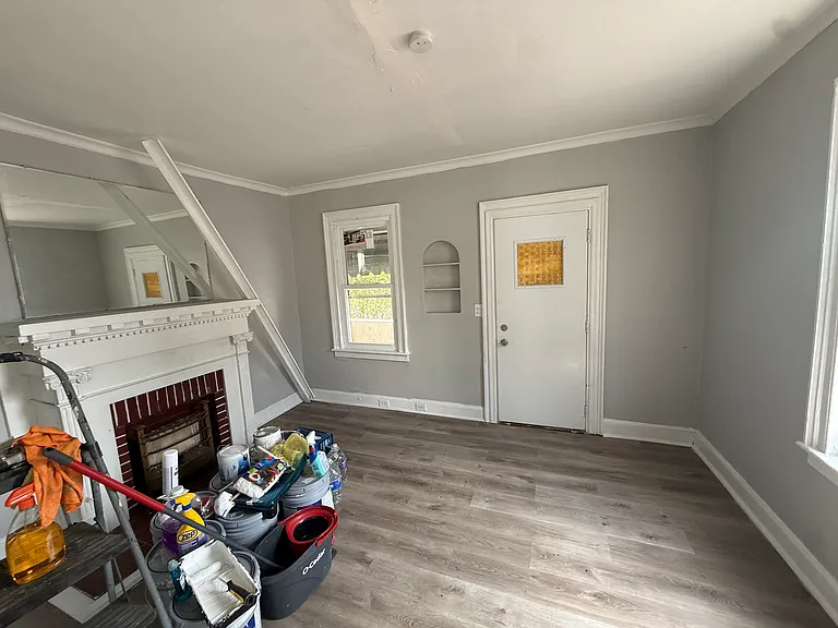 2025-2027 Wayne Ave — Photo 2