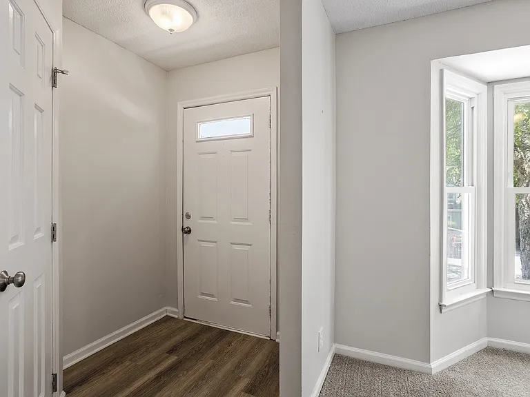 516 Caprice Ct — Photo 4