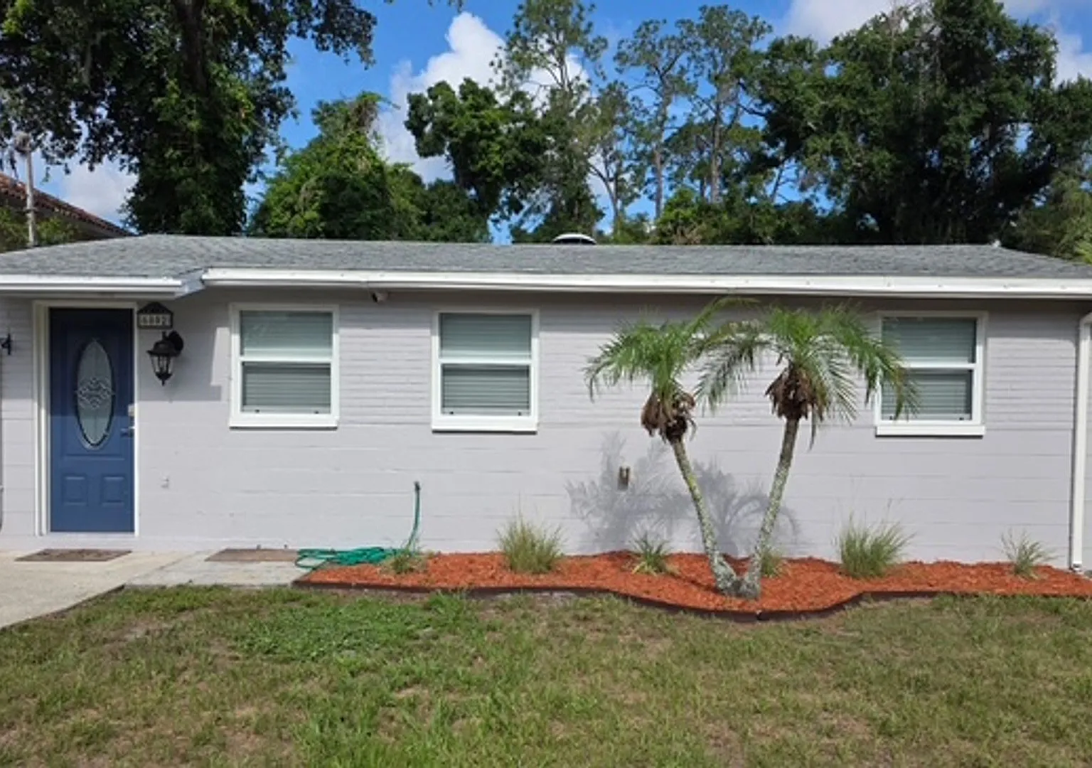 Updated 2 bedroom 1 bathroom with bonus room in Tampa!! — Photo 1