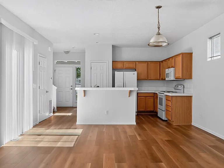 1506 SE Kobus Way — Photo 6