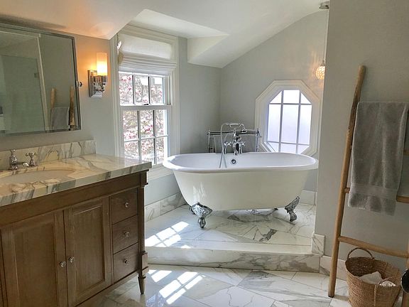 Master Bath (with separate walk-in shower)