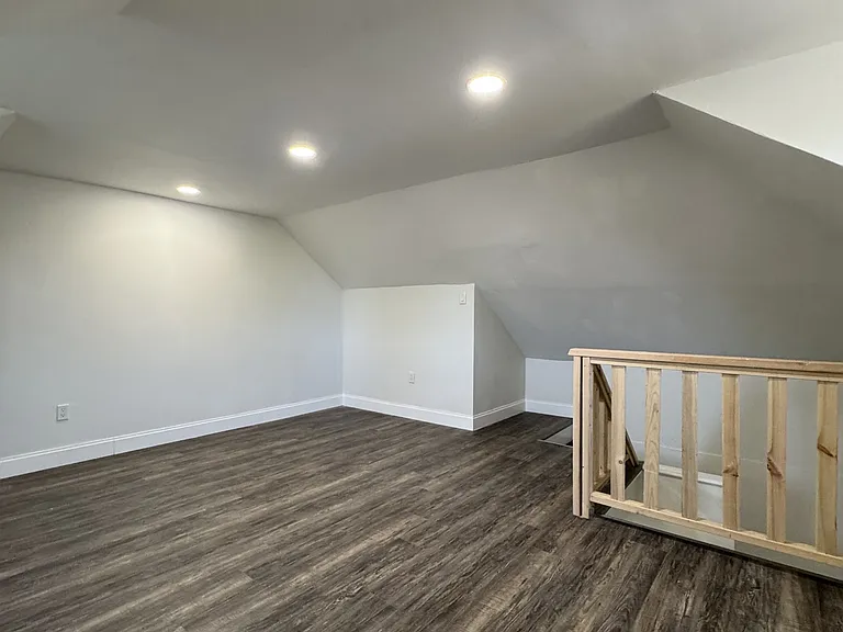 517 Bentley Ave — Photo 24