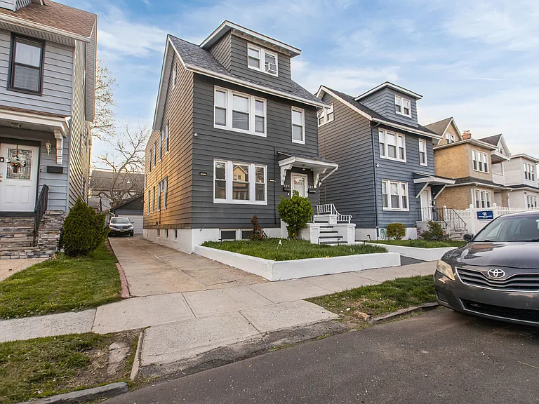 Brookwood St — Photo 1