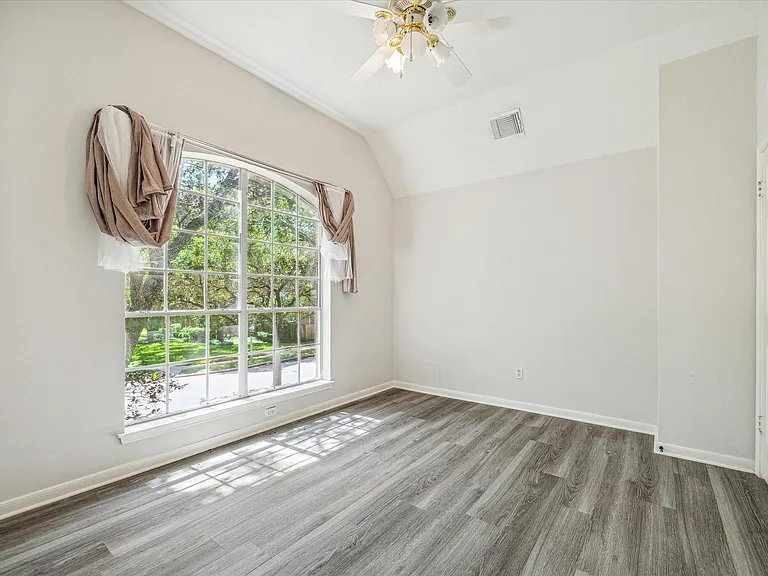 2715 Oakland Dr — Photo 24