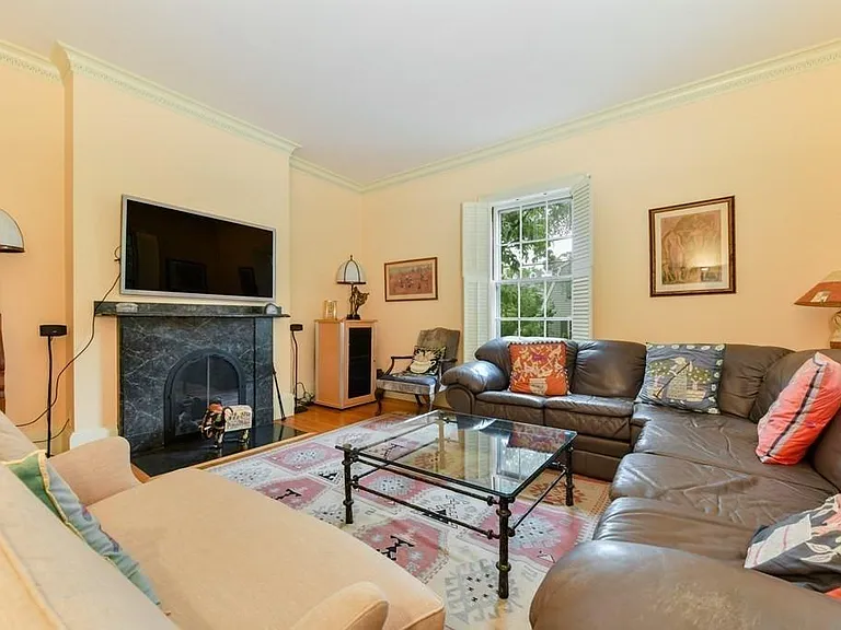 14 Ash St — Photo 3
